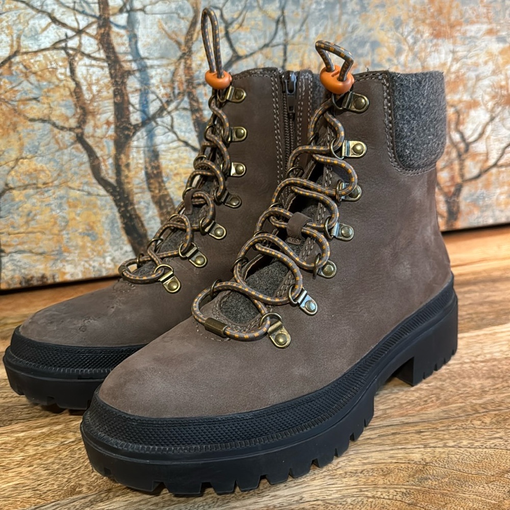 NWOT Lucky Brand Eavan Hiking/Combat boots Tan Nubuck leather upper size 8